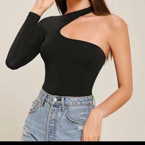 Black one shoulder form fitted top